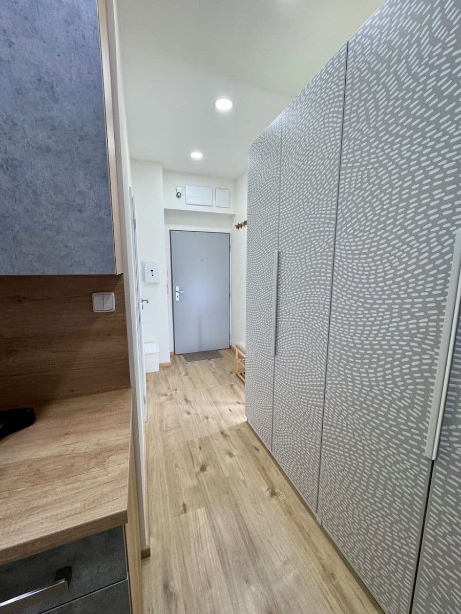 Prenájom bytu 1-izbový 30 m², Kovářská, Praha, Praha Prenájom bytu 1-izbový 30 m², Kovářská, Praha, Praha