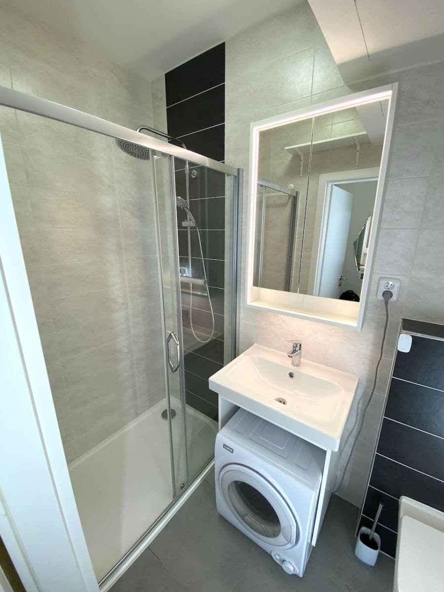 Prenájom bytu 1-izbový 30 m², Kovářská, Praha, Praha Prenájom bytu 1-izbový 30 m², Kovářská, Praha, Praha