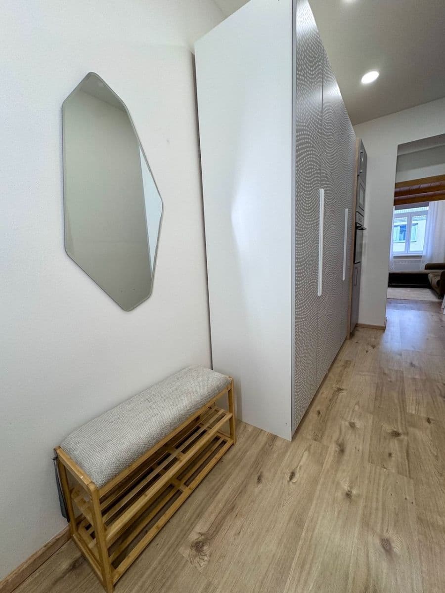 Prenájom bytu 1-izbový 30 m², Kovářská, Praha, Praha Prenájom bytu 1-izbový 30 m², Kovářská, Praha, Praha