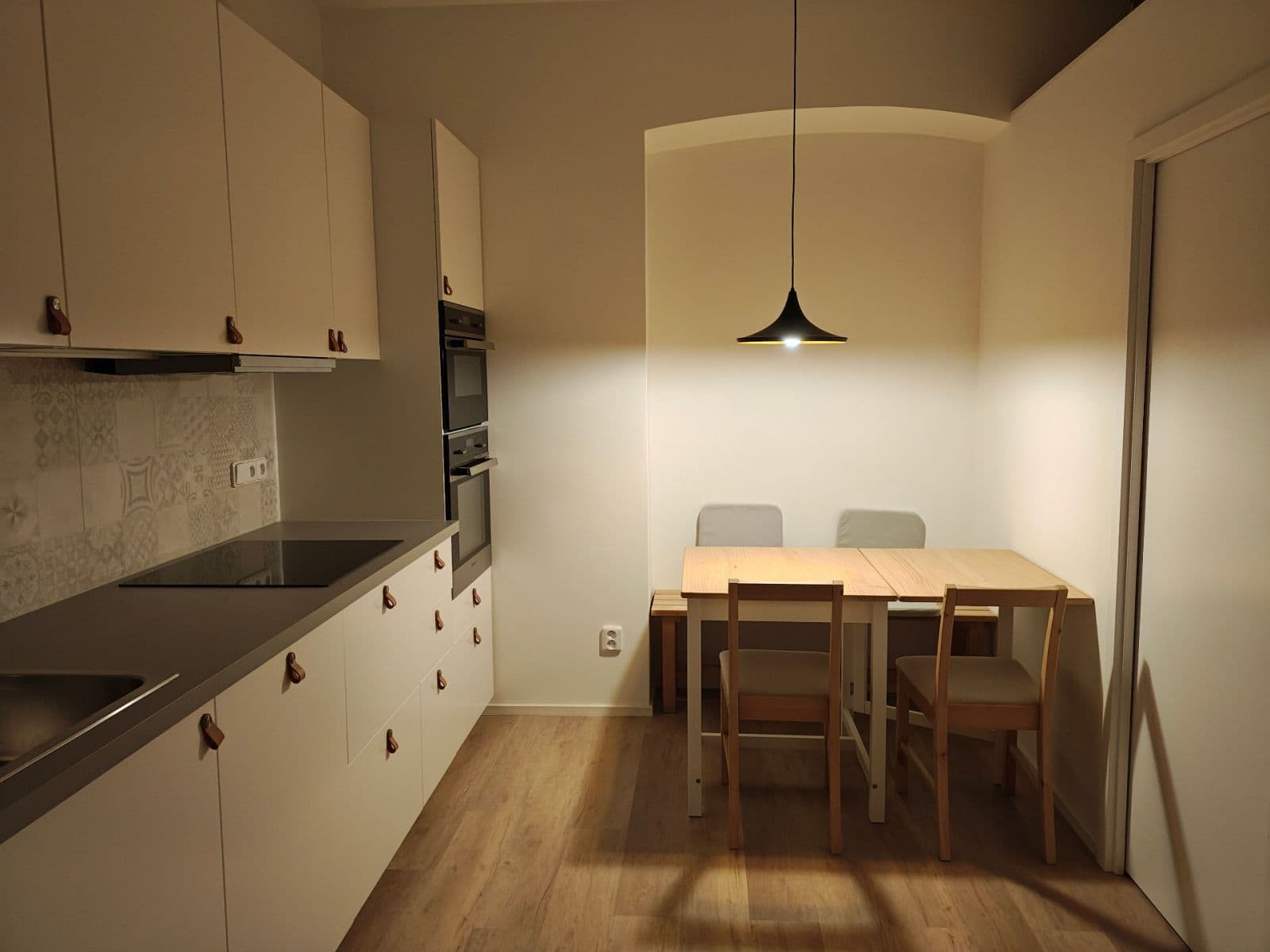 Prenájom bytu 1-izbový 36 m², Šlikova, Praha, Praha Prenájom bytu 1-izbový 36 m², Šlikova, Praha, Praha