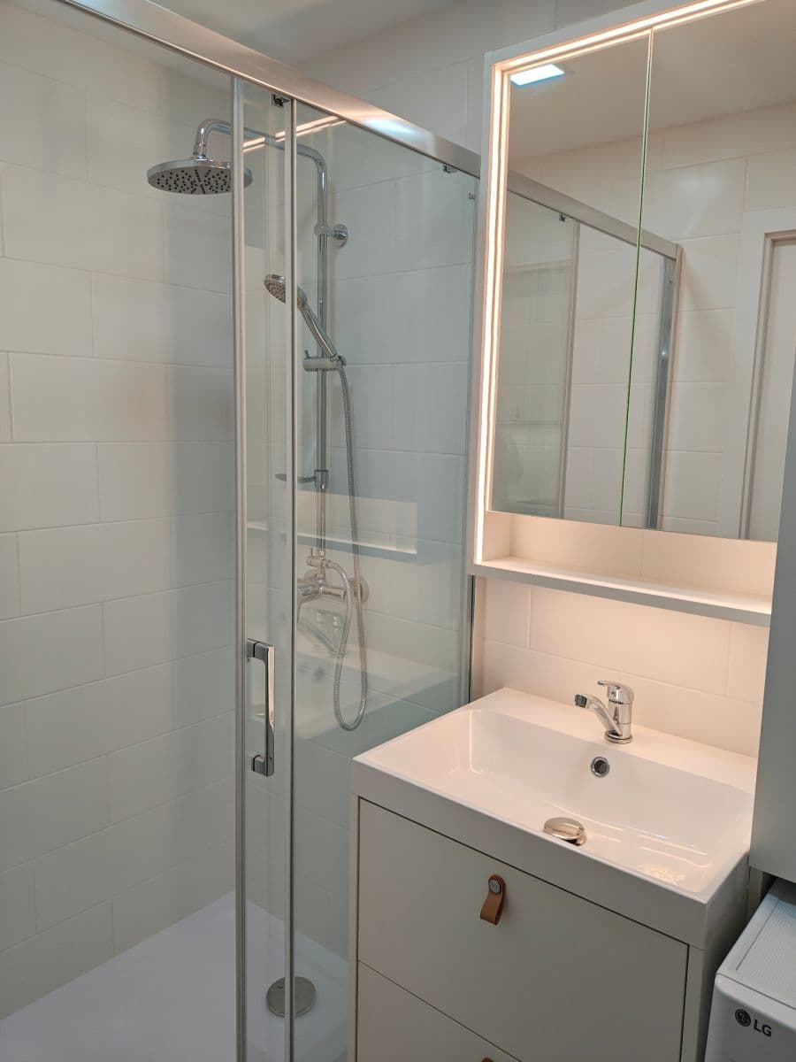 Prenájom bytu 1-izbový 36 m², Šlikova, Praha, Praha Prenájom bytu 1-izbový 36 m², Šlikova, Praha, Praha