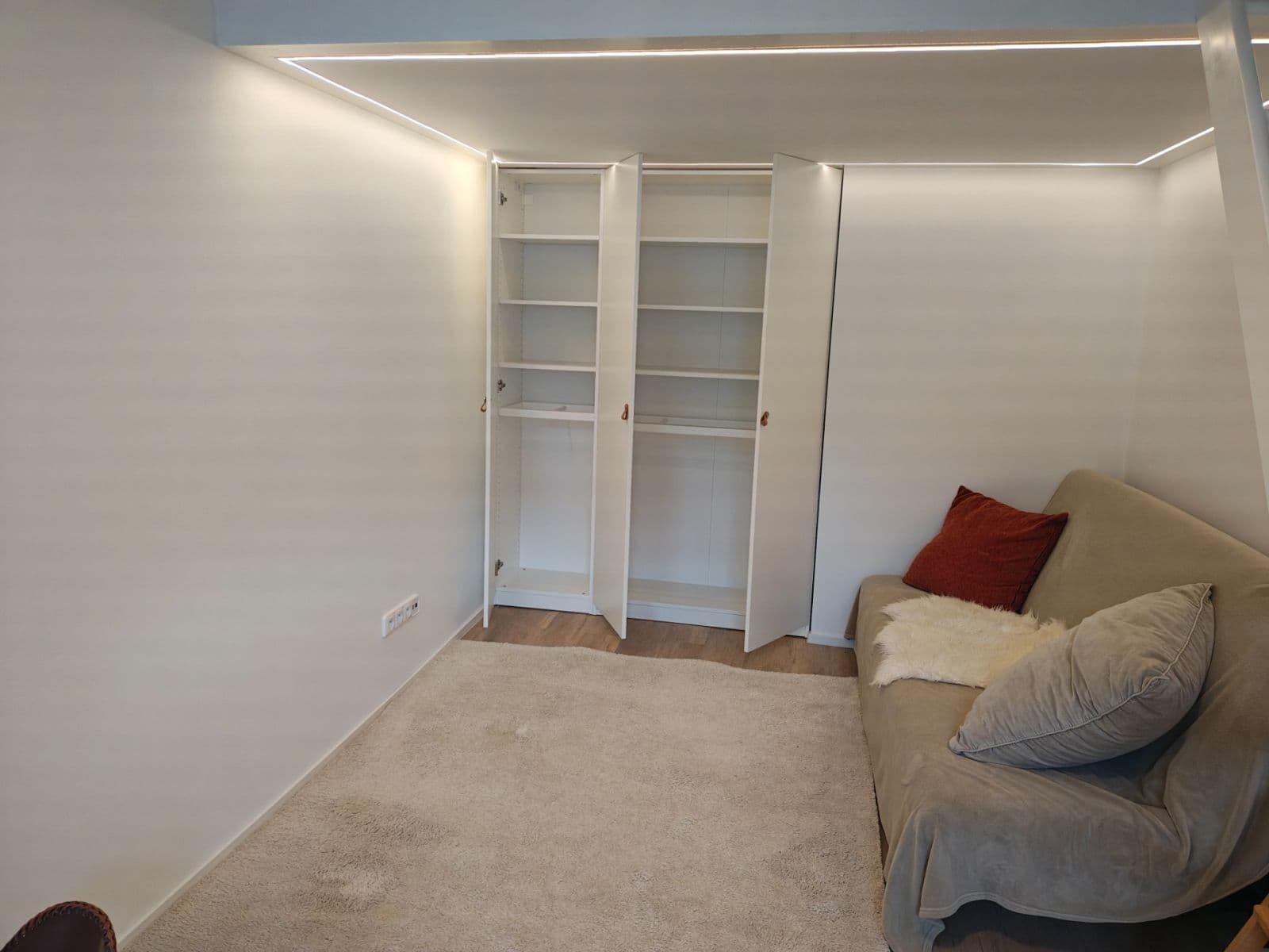 Prenájom bytu 1-izbový 36 m², Šlikova, Praha, Praha Prenájom bytu 1-izbový 36 m², Šlikova, Praha, Praha