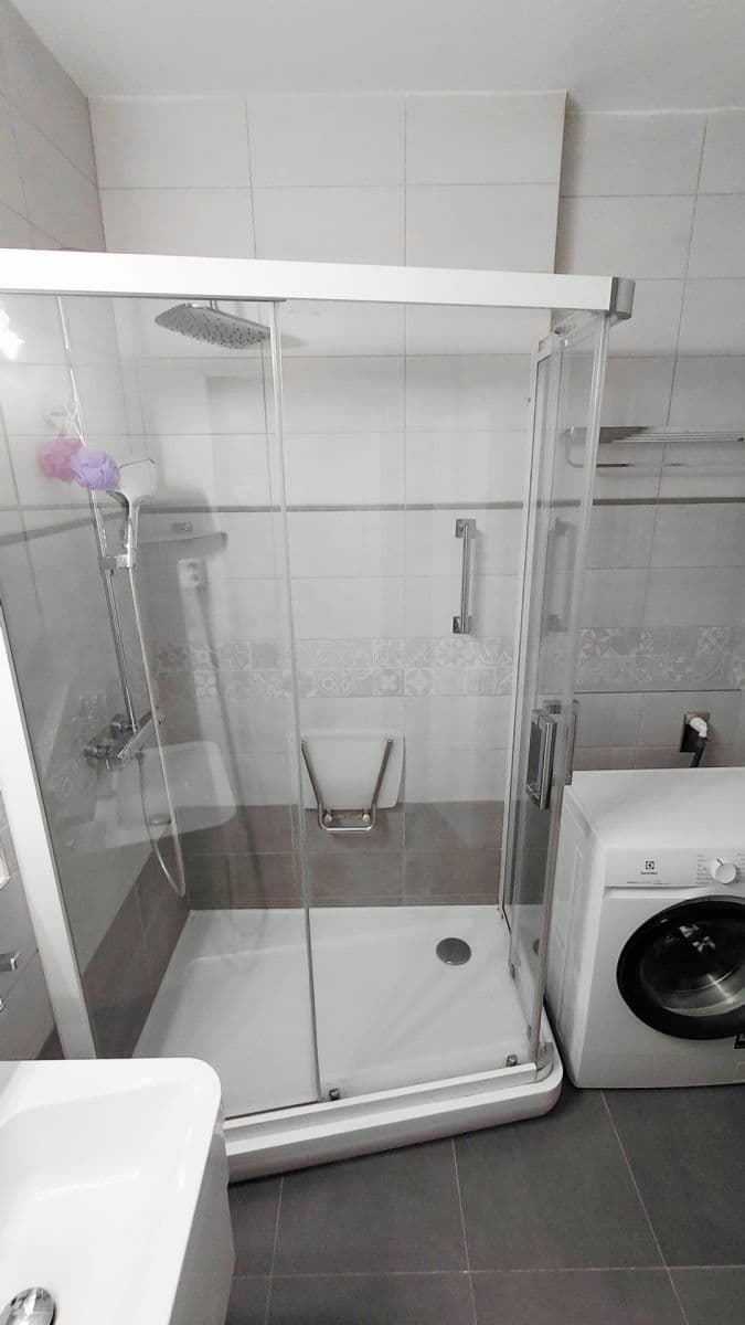 Prenájom bytu 3-izbový 72 m², Hlivická, Praha, Praha Prenájom bytu 3-izbový 72 m², Hlivická, Praha, Praha