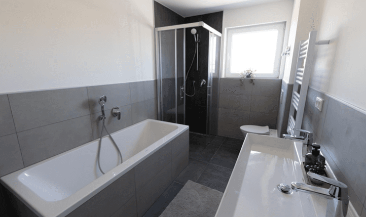 Prenájom bytu 3-izbový 124 m², Bahnhofstraße 4, Neustadt an der Aisch, Bavorsko Prenájom bytu 3-izbový 124 m², Bahnhofstraße 4, Neustadt an der Aisch, Bavorsko