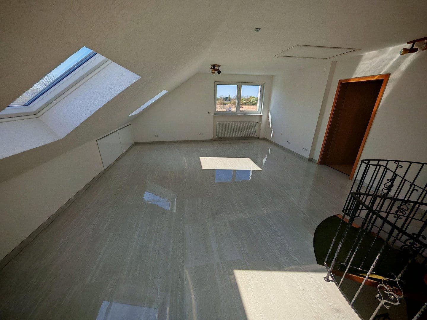 Prenájom domu 230 m², pozemek 334 m², Frankenthal, Porýnie-Falcko Prenájom domu 230 m², pozemek 334 m², Frankenthal, Porýnie-Falcko