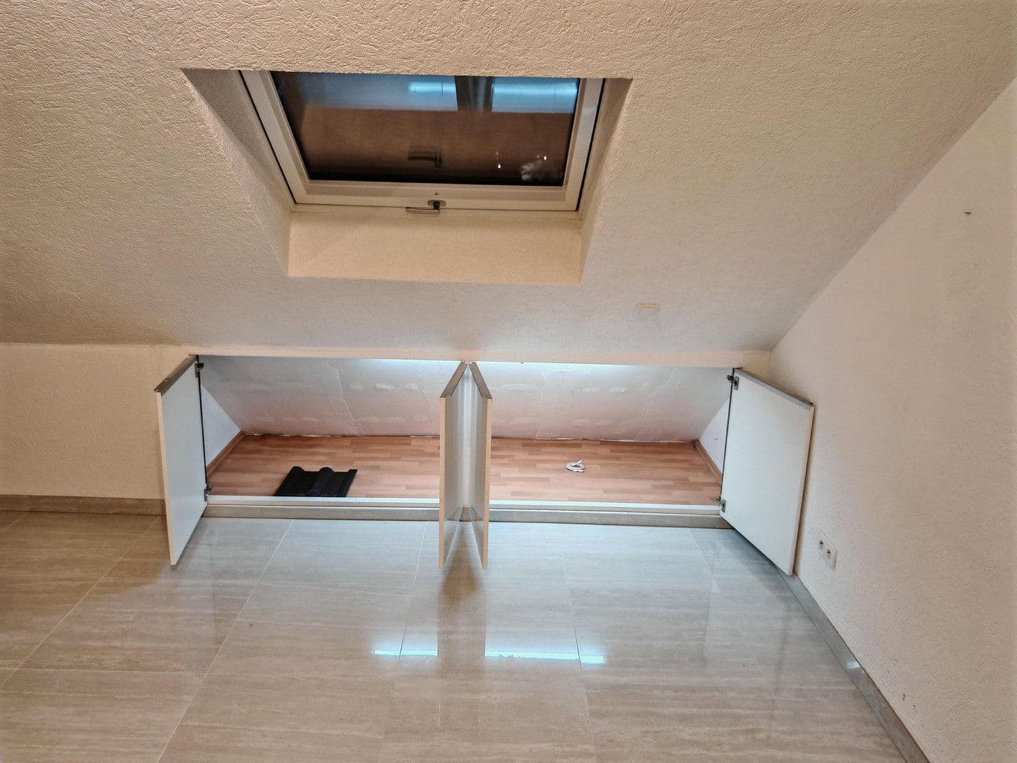 Prenájom domu 230 m², pozemek 334 m², Frankenthal, Porýnie-Falcko Prenájom domu 230 m², pozemek 334 m², Frankenthal, Porýnie-Falcko