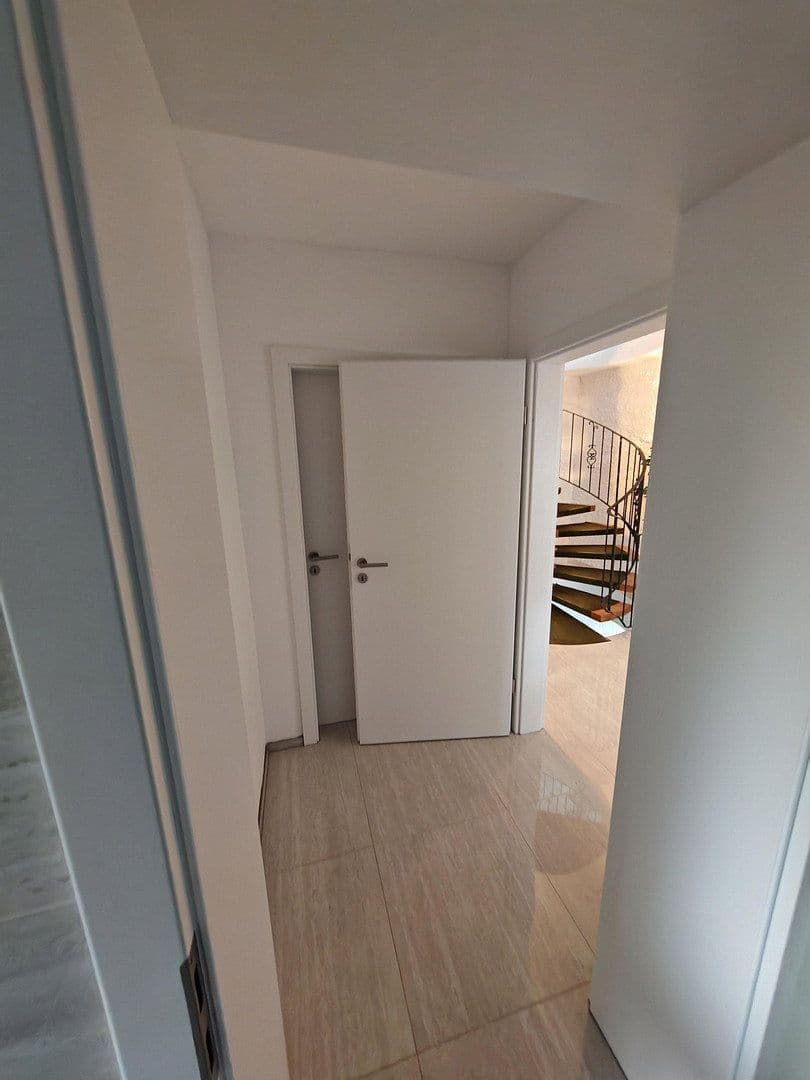 Prenájom domu 230 m², pozemek 334 m², Frankenthal, Porýnie-Falcko Prenájom domu 230 m², pozemek 334 m², Frankenthal, Porýnie-Falcko