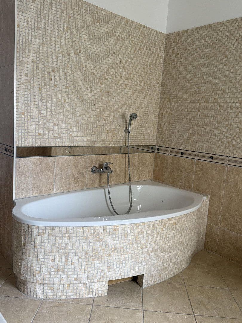 Predaj bytu 3-izbový 104 m², Fritz-Reuter-Straße 10, Berlin, Berlín Predaj bytu 3-izbový 104 m², Fritz-Reuter-Straße 10, Berlin, Berlín