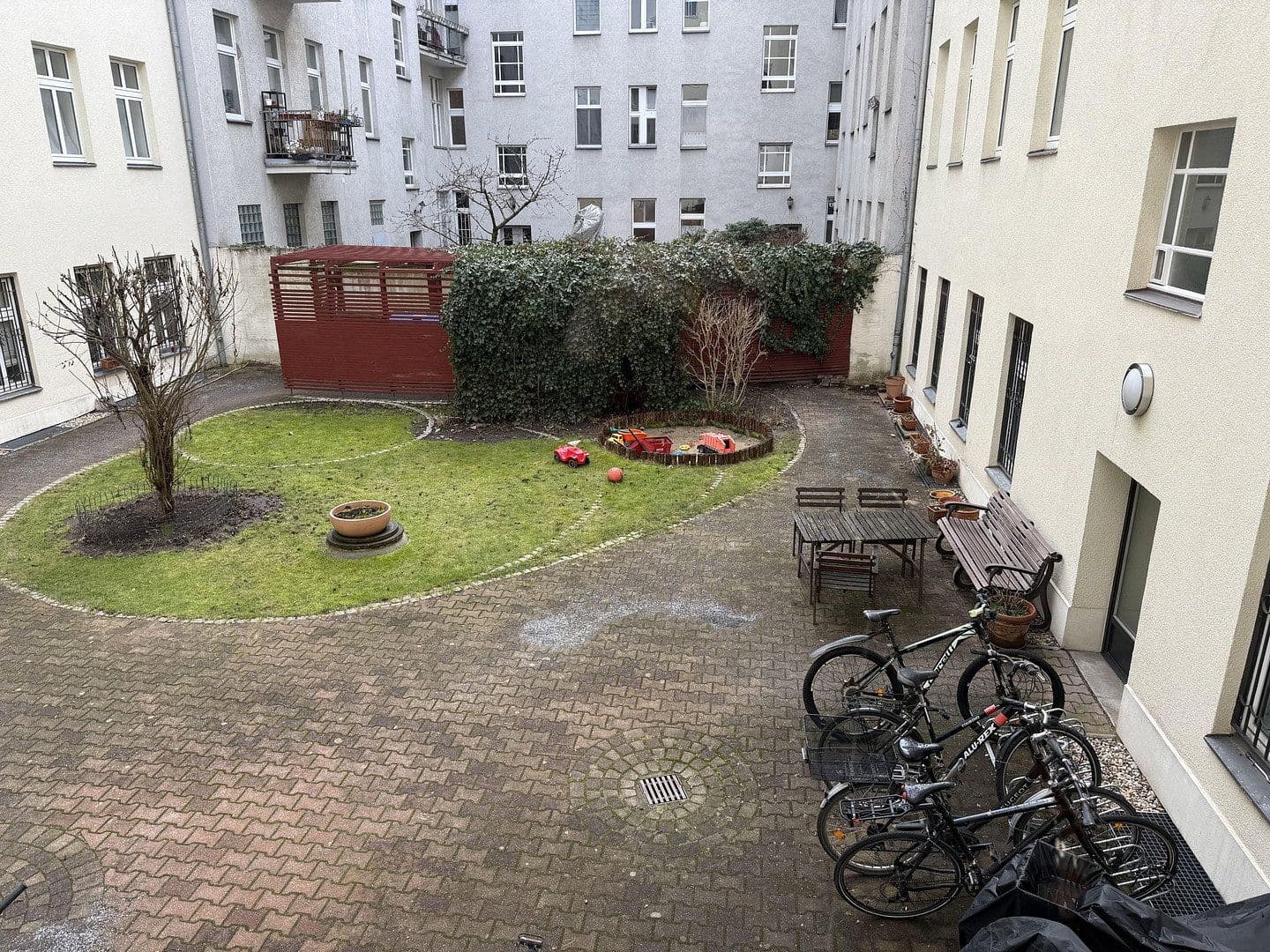 Predaj bytu 3-izbový 104 m², Fritz-Reuter-Straße 10, Berlin, Berlín Predaj bytu 3-izbový 104 m², Fritz-Reuter-Straße 10, Berlin, Berlín