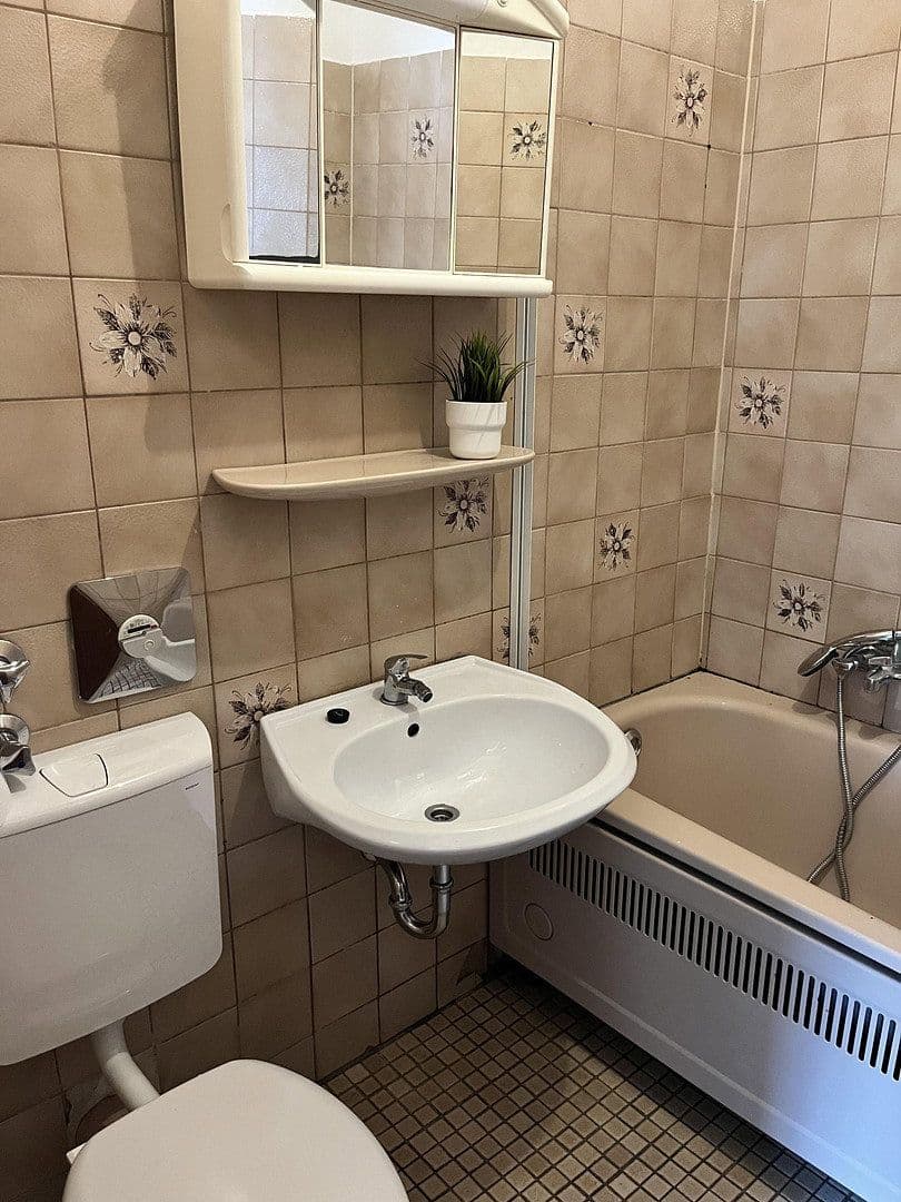 Prenájom bytu 3-izbový 65 m², Schwarzbach 80, Wuppertal, Severné Porýnie - Westfálsko Prenájom bytu 3-izbový 65 m², Schwarzbach 80, Wuppertal, Severné Porýnie - Westfálsko