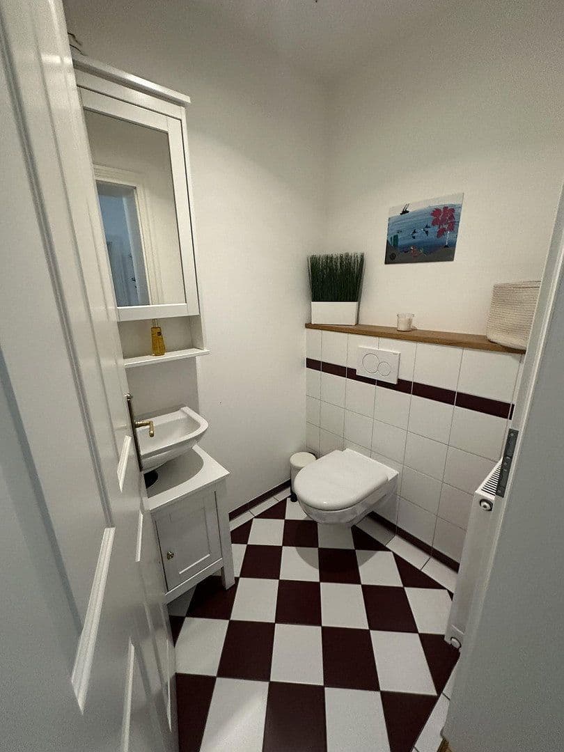 Prenájom bytu 4-izbový 155 m², Döncheweg, Kassel, Hesensko Prenájom bytu 4-izbový 155 m², Döncheweg, Kassel, Hesensko