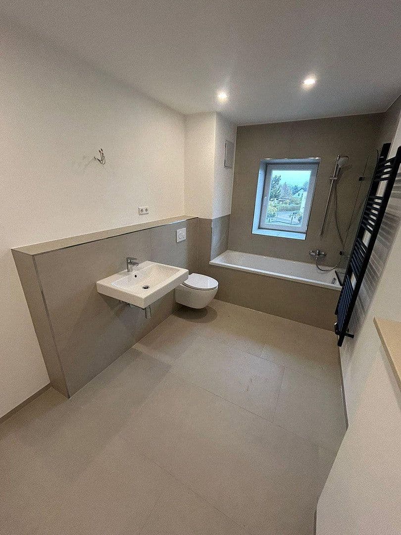 Prenájom bytu 3-izbový 84 m², Chemnitzer Str. 72, Meerane, Sasko Prenájom bytu 3-izbový 84 m², Chemnitzer Str. 72, Meerane, Sasko