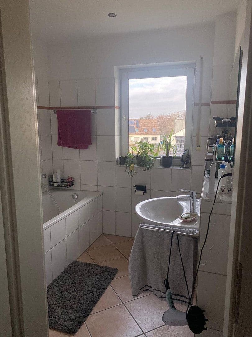 Prenájom bytu 2-izbový 61 m², Viehtrift 23, Köln, Severné Porýnie - Westfálsko Prenájom bytu 2-izbový 61 m², Viehtrift 23, Köln, Severné Porýnie - Westfálsko