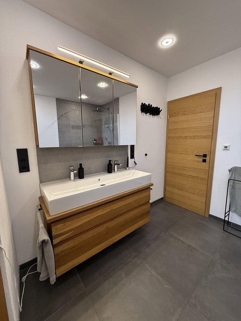 Predaj domu 165 m², pozemek 380 m², Nürnberg, Bavorsko Predaj domu 165 m², pozemek 380 m², Nürnberg, Bavorsko