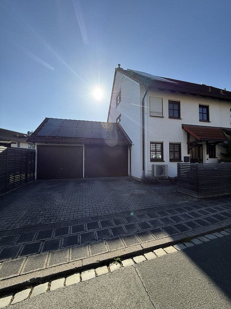 Predaj domu 165 m², pozemek 380 m², Nürnberg, Bavorsko Predaj domu 165 m², pozemek 380 m², Nürnberg, Bavorsko