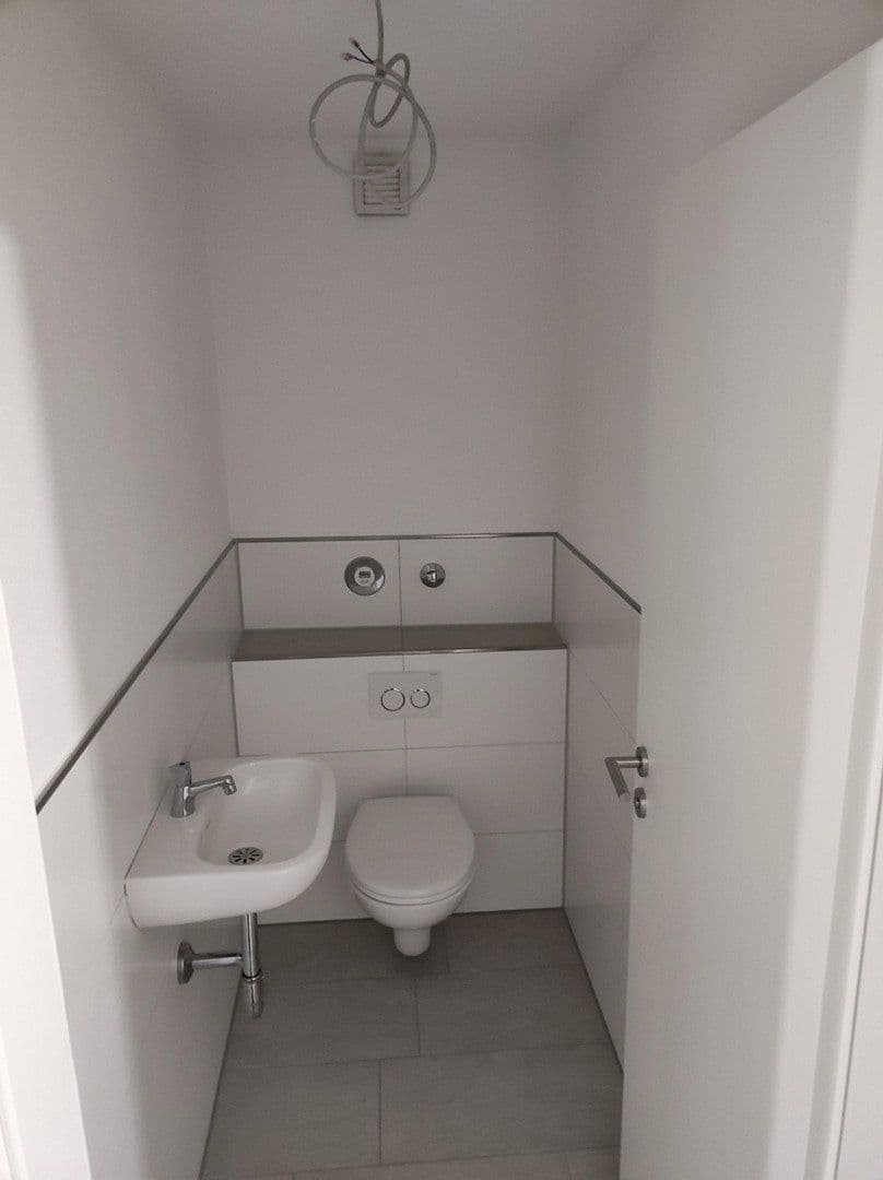 Prenájom bytu 2-izbový 75 m², Am Felsenhau 14, Bad Urach, Bádensko-Wurttembersko Prenájom bytu 2-izbový 75 m², Am Felsenhau 14, Bad Urach, Bádensko-Wurttembersko