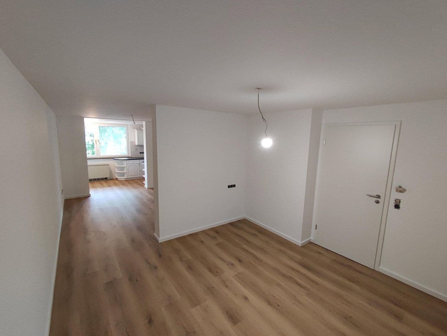 Prenájom bytu 2-izbový 75 m², Am Felsenhau 14, Bad Urach, Bádensko-Wurttembersko Prenájom bytu 2-izbový 75 m², Am Felsenhau 14, Bad Urach, Bádensko-Wurttembersko