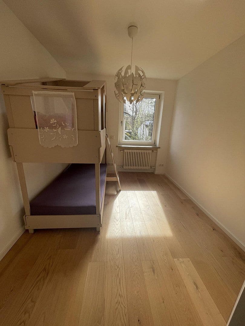 Prenájom domu 200 m², pozemek 479 m², Gröbenzell, Bavorsko Prenájom domu 200 m², pozemek 479 m², Gröbenzell, Bavorsko