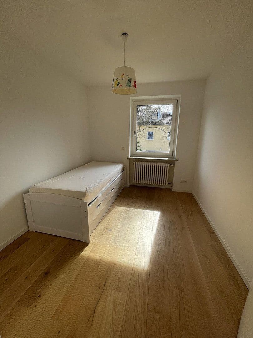 Prenájom domu 200 m², pozemek 479 m², Gröbenzell, Bavorsko Prenájom domu 200 m², pozemek 479 m², Gröbenzell, Bavorsko