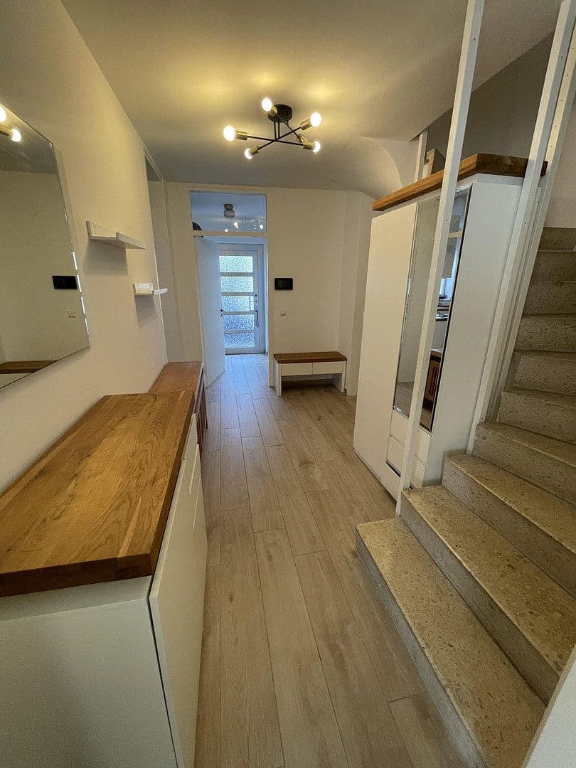 Prenájom domu 200 m², pozemek 479 m², Gröbenzell, Bavorsko Prenájom domu 200 m², pozemek 479 m², Gröbenzell, Bavorsko