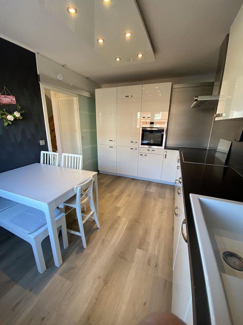 Predaj domu 99 m², pozemek 151 m², Ronnenberg, Dolné Sasko Predaj domu 99 m², pozemek 151 m², Ronnenberg, Dolné Sasko
