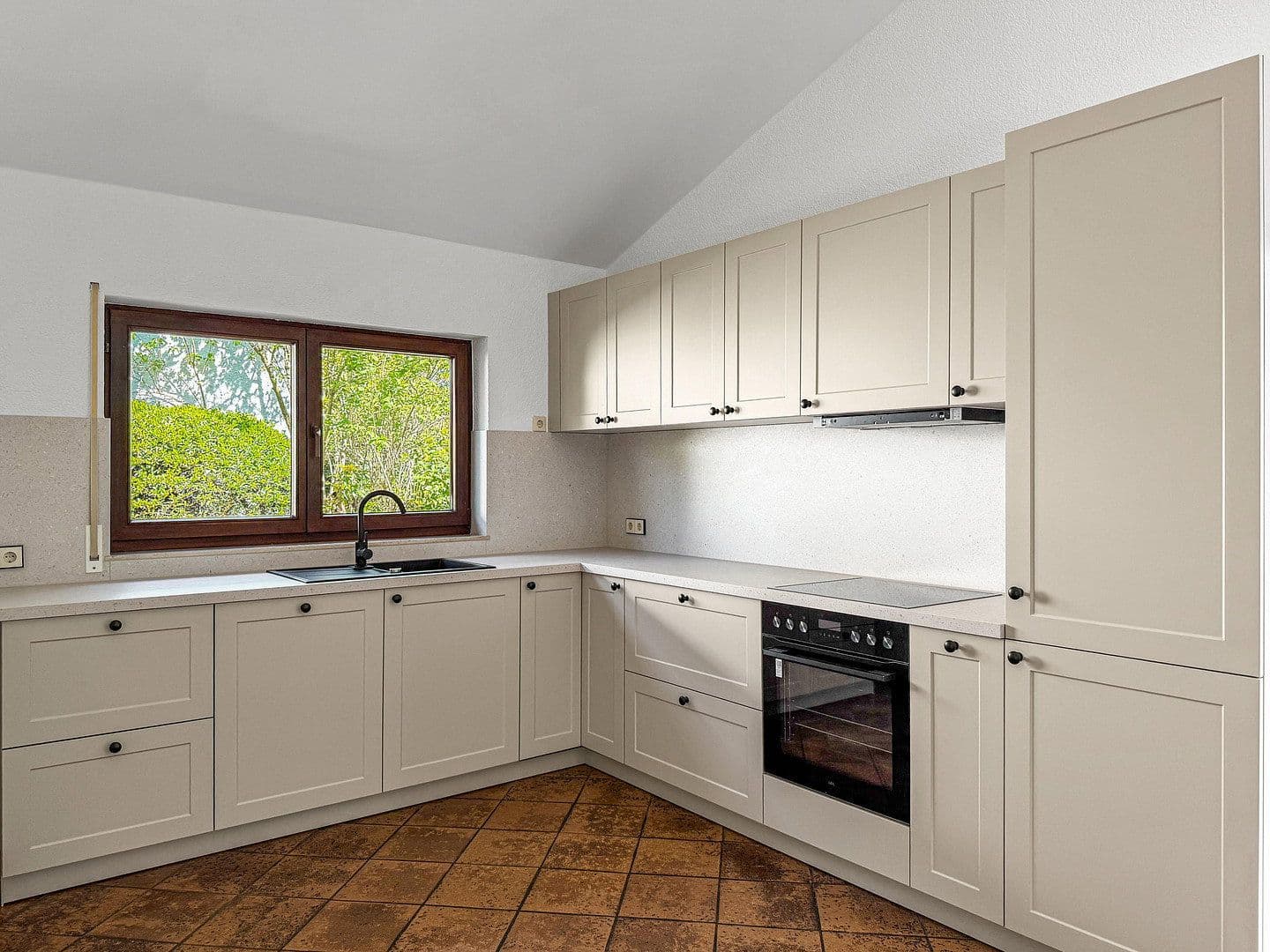 Prenájom domu 119 m², pozemek 316 m², Fichtestraße 40/1, Heilbronn, Bádensko-Wurttembersko Prenájom domu 119 m², pozemek 316 m², Fichtestraße 40/1, Heilbronn, Bádensko-Wurttembersko