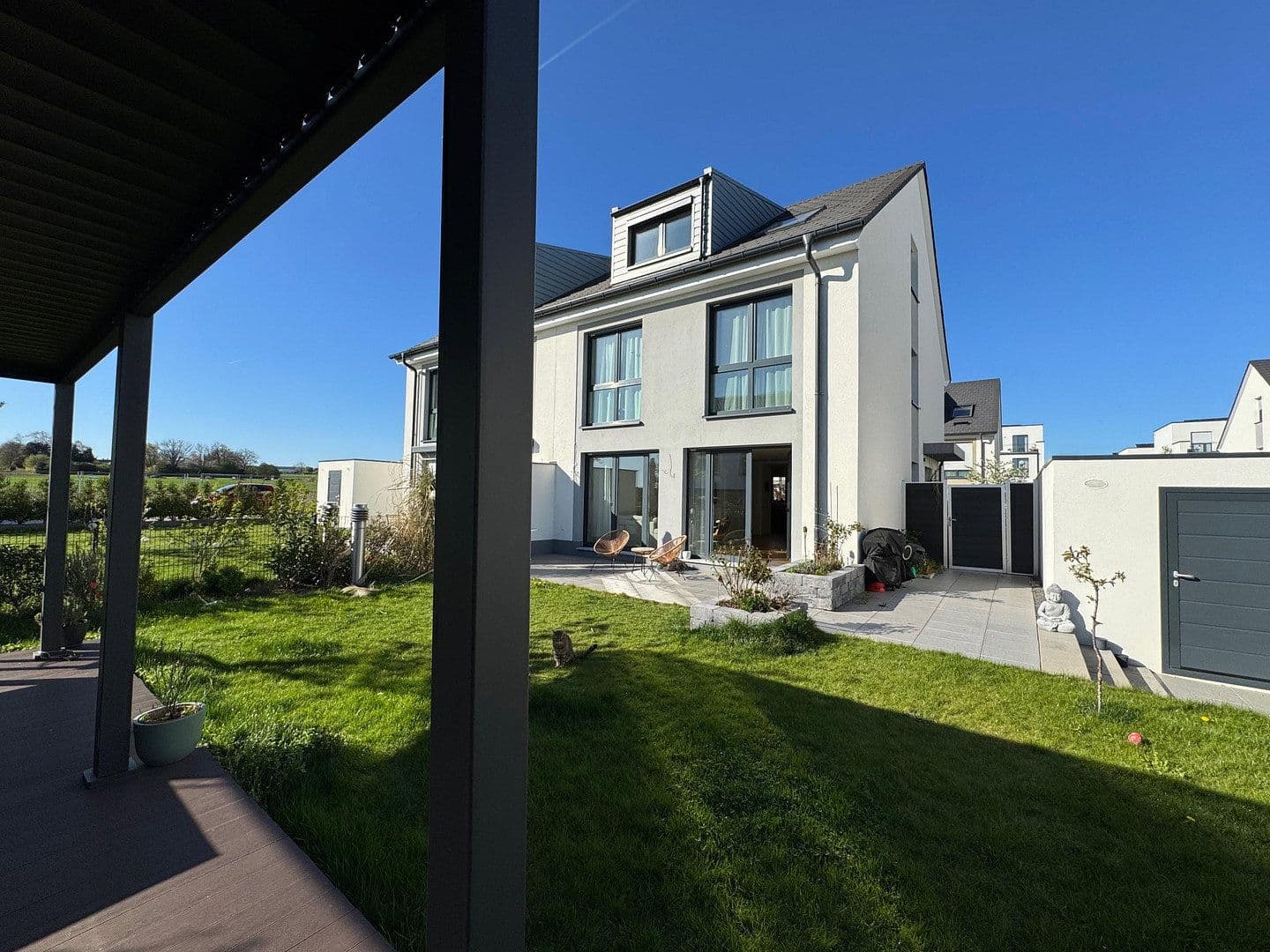 Predaj domu 192 m², pozemek 353 m², Wiesbaden, Hesensko Predaj domu 192 m², pozemek 353 m², Wiesbaden, Hesensko