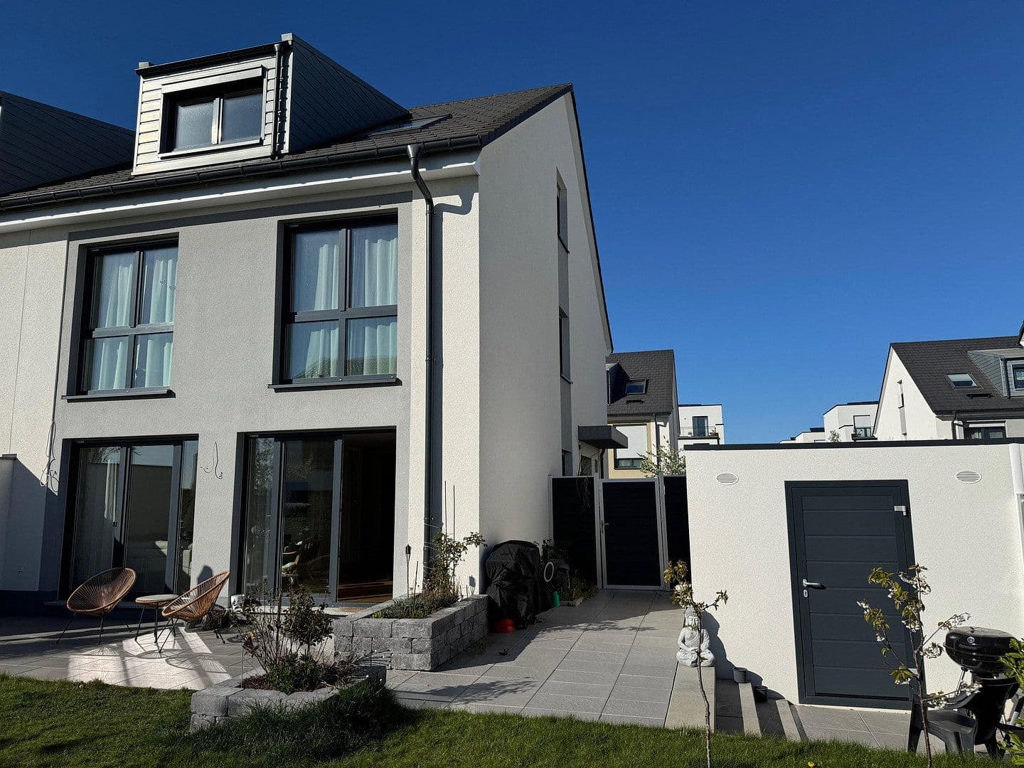 Predaj domu 192 m², pozemek 353 m², Wiesbaden, Hesensko Predaj domu 192 m², pozemek 353 m², Wiesbaden, Hesensko