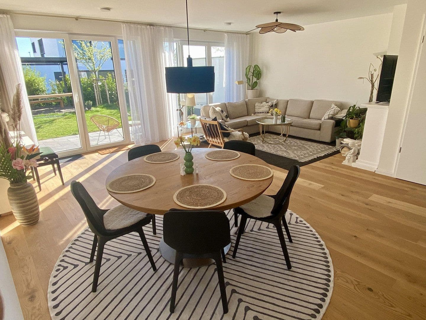 Predaj domu 192 m², pozemek 353 m², Wiesbaden, Hesensko Predaj domu 192 m², pozemek 353 m², Wiesbaden, Hesensko