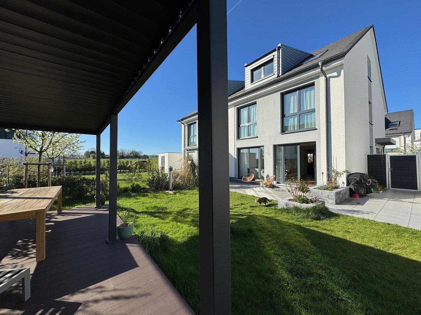 Predaj domu 192 m², pozemek 353 m², Wiesbaden, Hesensko Predaj domu 192 m², pozemek 353 m², Wiesbaden, Hesensko