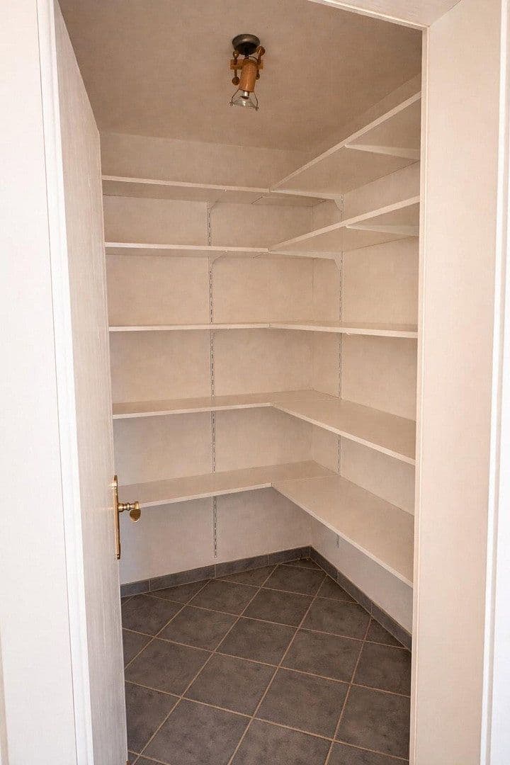 Prenájom bytu 3-izbový 112 m², München, Bavorsko Prenájom bytu 3-izbový 112 m², München, Bavorsko