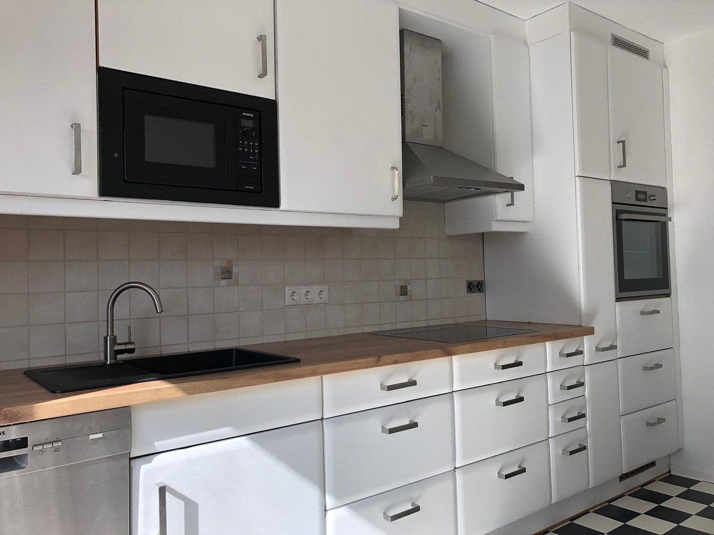 Prenájom domu 150 m², pozemek 1.000 m², Bammental, Bádensko-Wurttembersko Prenájom domu 150 m², pozemek 1.000 m², Bammental, Bádensko-Wurttembersko