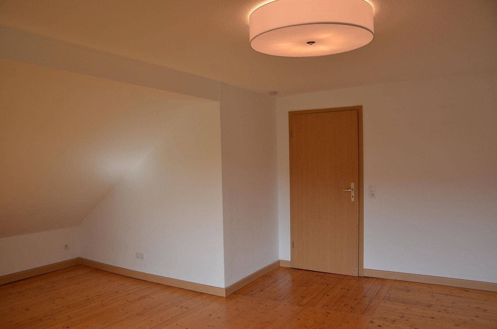 Prenájom domu 150 m², pozemek 1.000 m², Bammental, Bádensko-Wurttembersko Prenájom domu 150 m², pozemek 1.000 m², Bammental, Bádensko-Wurttembersko