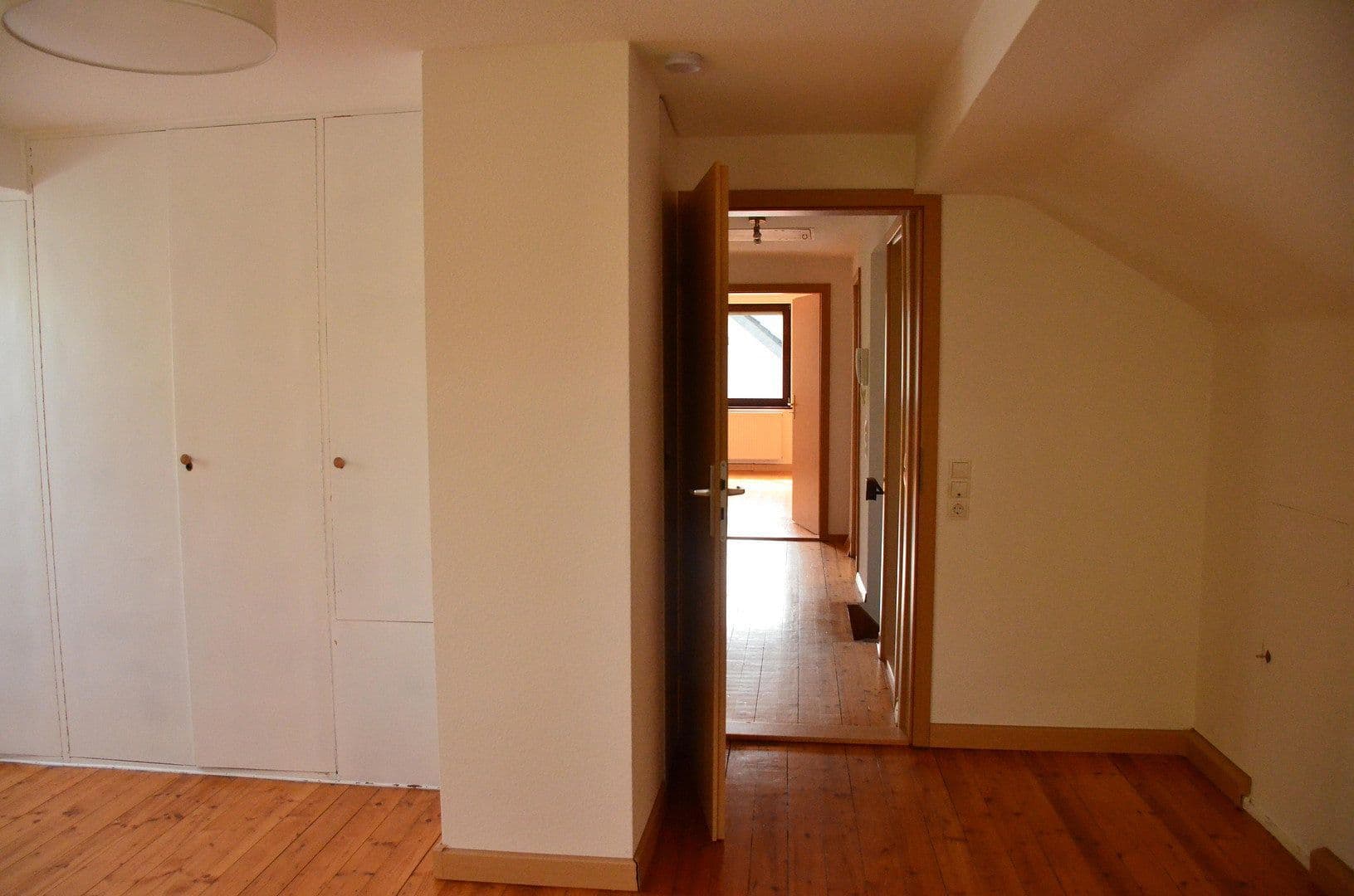 Prenájom domu 150 m², pozemek 1.000 m², Bammental, Bádensko-Wurttembersko Prenájom domu 150 m², pozemek 1.000 m², Bammental, Bádensko-Wurttembersko