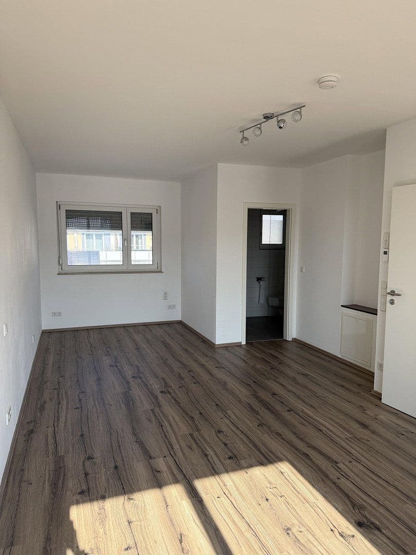 Predaj domu 137 m², pozemek 248 m², Adelsdorf, Bavorsko Predaj domu 137 m², pozemek 248 m², Adelsdorf, Bavorsko