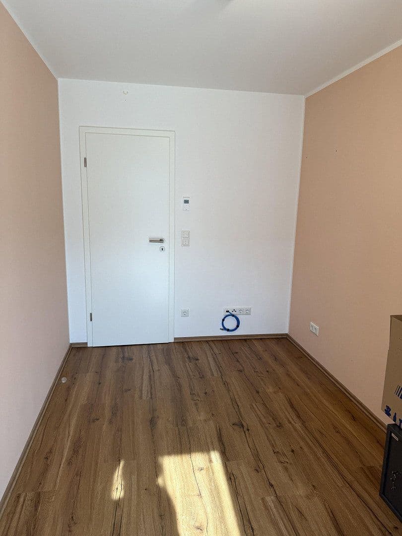 Predaj domu 137 m², pozemek 248 m², Adelsdorf, Bavorsko Predaj domu 137 m², pozemek 248 m², Adelsdorf, Bavorsko