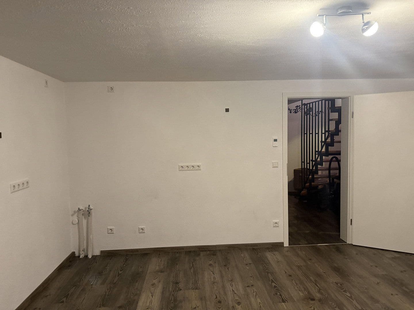 Predaj domu 137 m², pozemek 248 m², Adelsdorf, Bavorsko Predaj domu 137 m², pozemek 248 m², Adelsdorf, Bavorsko