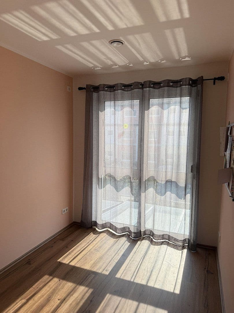 Predaj domu 137 m², pozemek 248 m², Adelsdorf, Bavorsko Predaj domu 137 m², pozemek 248 m², Adelsdorf, Bavorsko