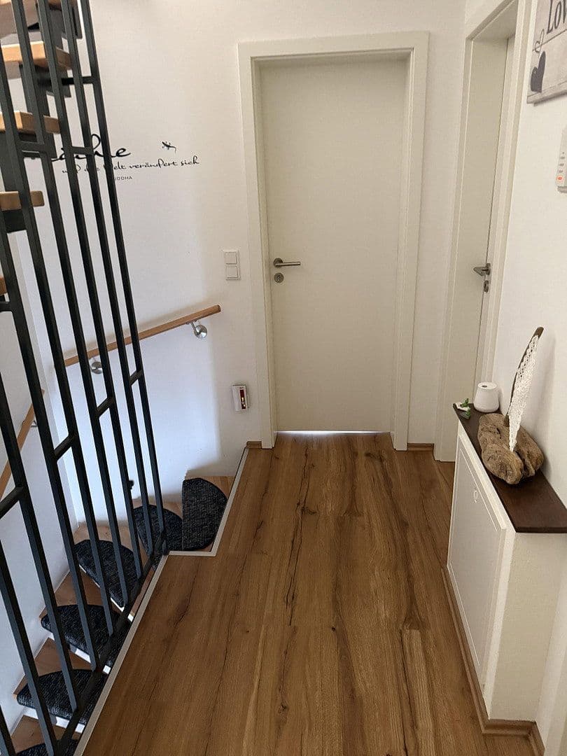 Predaj domu 137 m², pozemek 248 m², Adelsdorf, Bavorsko Predaj domu 137 m², pozemek 248 m², Adelsdorf, Bavorsko