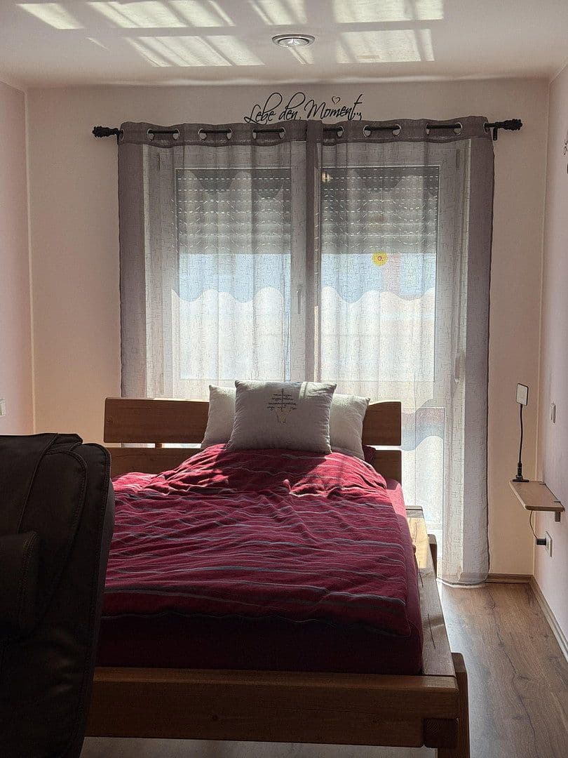 Predaj domu 137 m², pozemek 248 m², Adelsdorf, Bavorsko Predaj domu 137 m², pozemek 248 m², Adelsdorf, Bavorsko