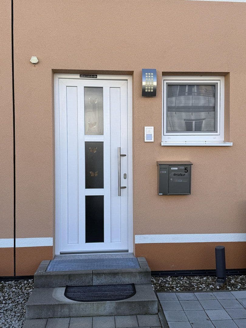 Predaj domu 137 m², pozemek 248 m², Adelsdorf, Bavorsko Predaj domu 137 m², pozemek 248 m², Adelsdorf, Bavorsko