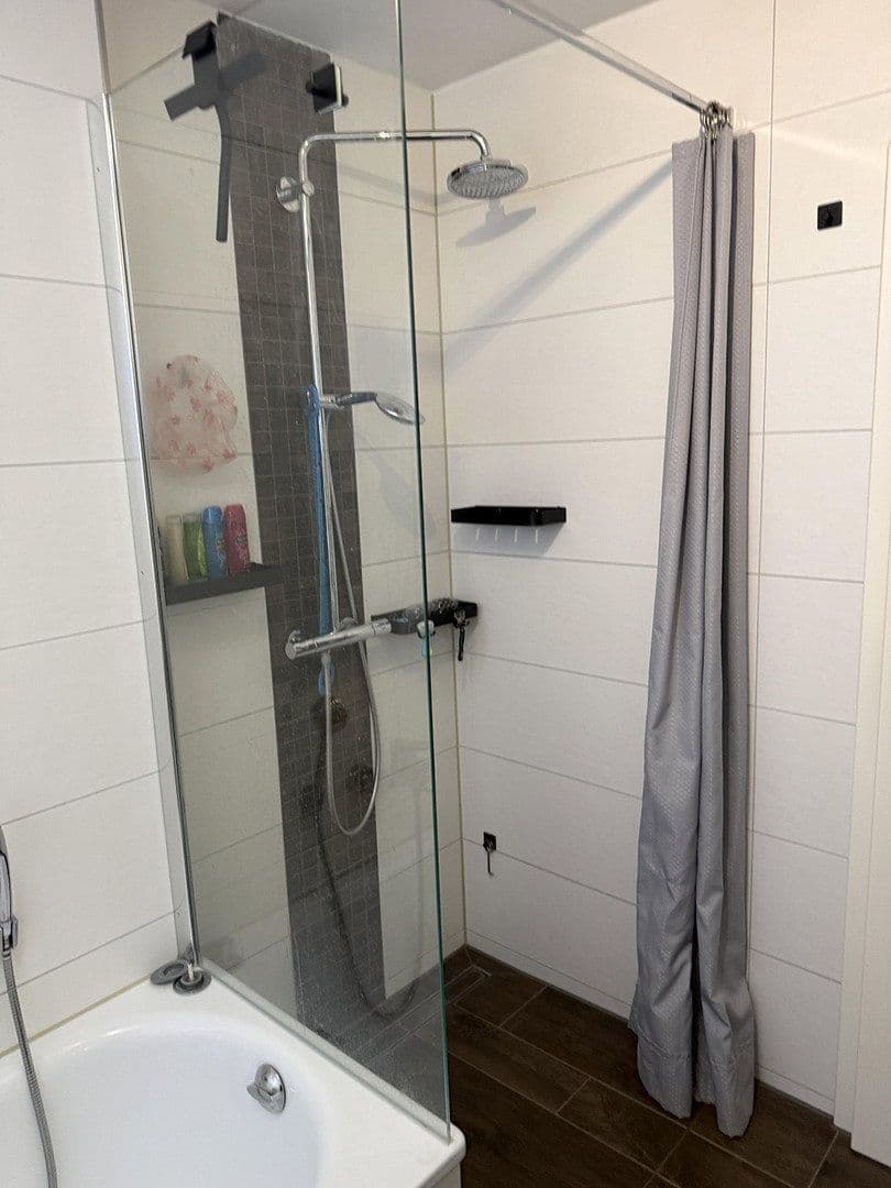 Predaj domu 137 m², pozemek 248 m², Adelsdorf, Bavorsko Predaj domu 137 m², pozemek 248 m², Adelsdorf, Bavorsko