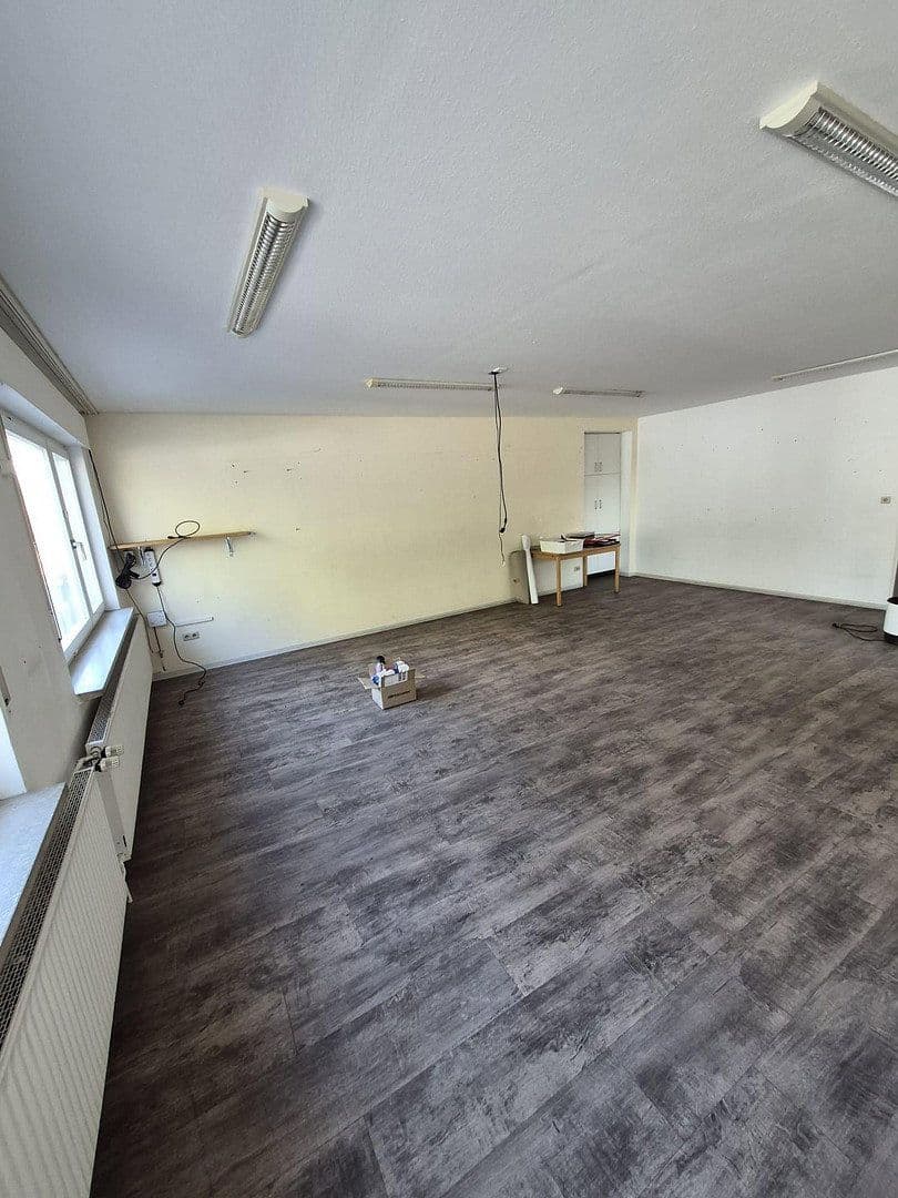 Predaj nebytového priestoru 875 m², Metjendorfer Landstraße 28, Wiefelstede, Dolné Sasko Predaj nebytového priestoru 875 m², Metjendorfer Landstraße 28, Wiefelstede, Dolné Sasko