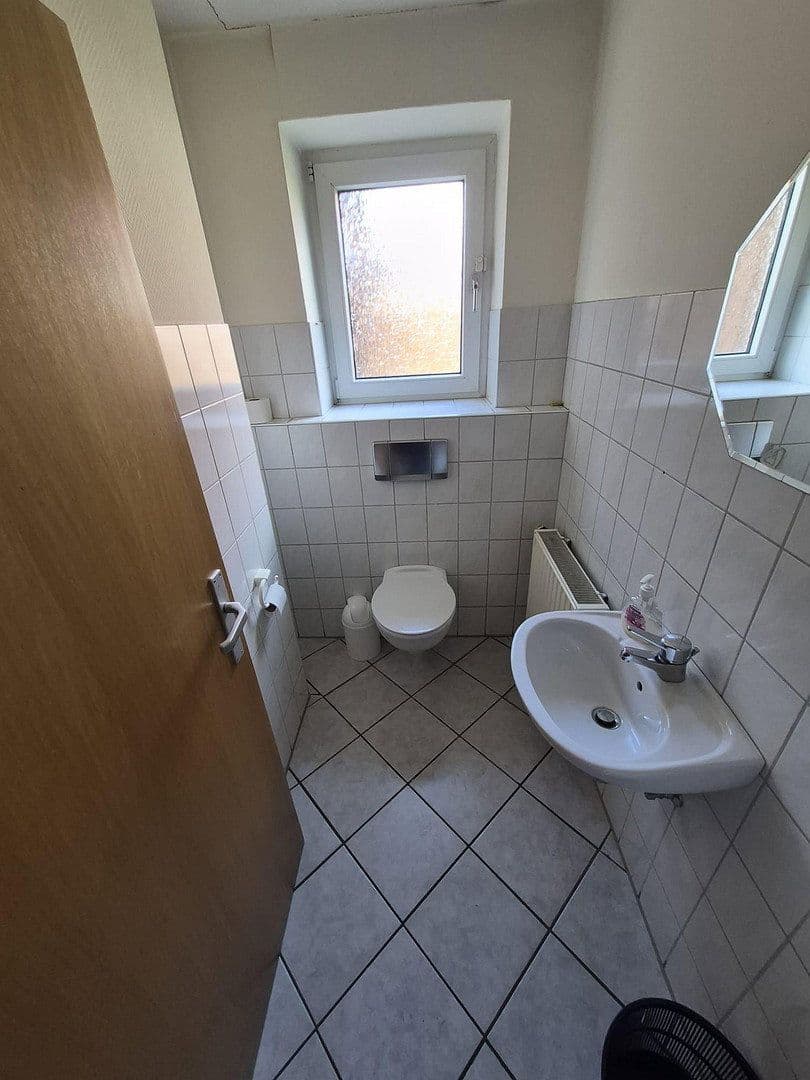 Predaj nebytového priestoru 875 m², Metjendorfer Landstraße 28, Wiefelstede, Dolné Sasko Predaj nebytového priestoru 875 m², Metjendorfer Landstraße 28, Wiefelstede, Dolné Sasko