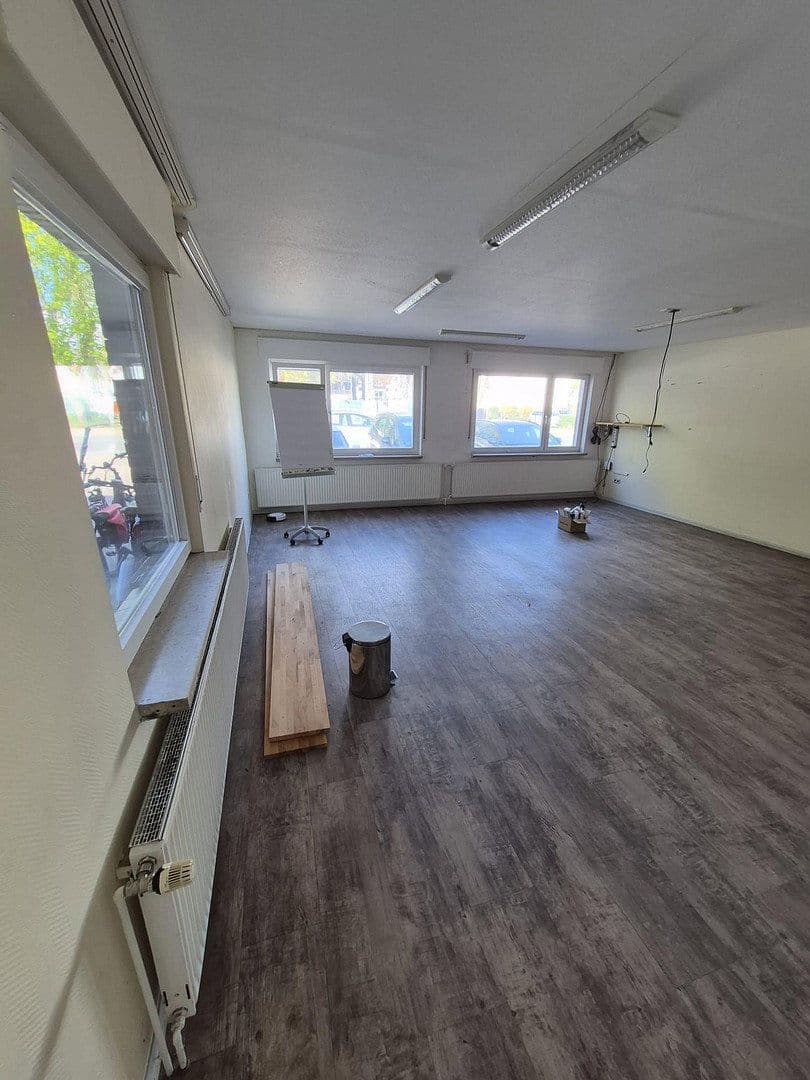 Predaj nebytového priestoru 875 m², Metjendorfer Landstraße 28, Wiefelstede, Dolné Sasko Predaj nebytového priestoru 875 m², Metjendorfer Landstraße 28, Wiefelstede, Dolné Sasko