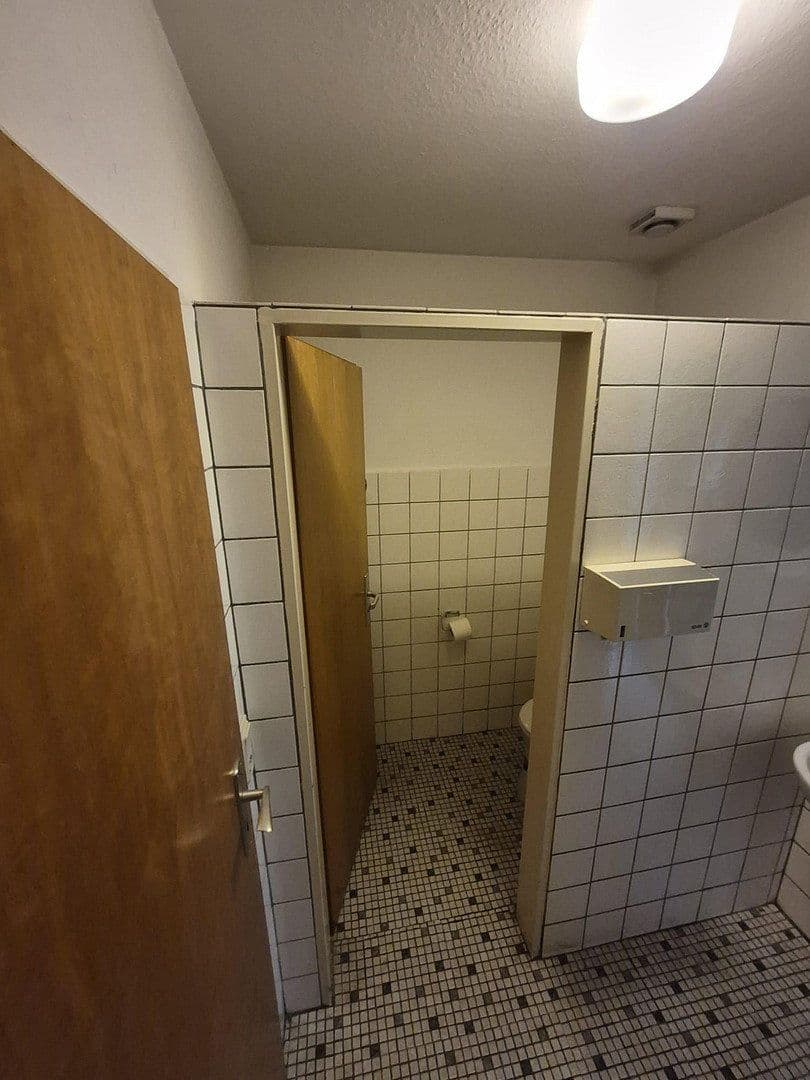 Predaj nebytového priestoru 875 m², Metjendorfer Landstraße 28, Wiefelstede, Dolné Sasko Predaj nebytového priestoru 875 m², Metjendorfer Landstraße 28, Wiefelstede, Dolné Sasko