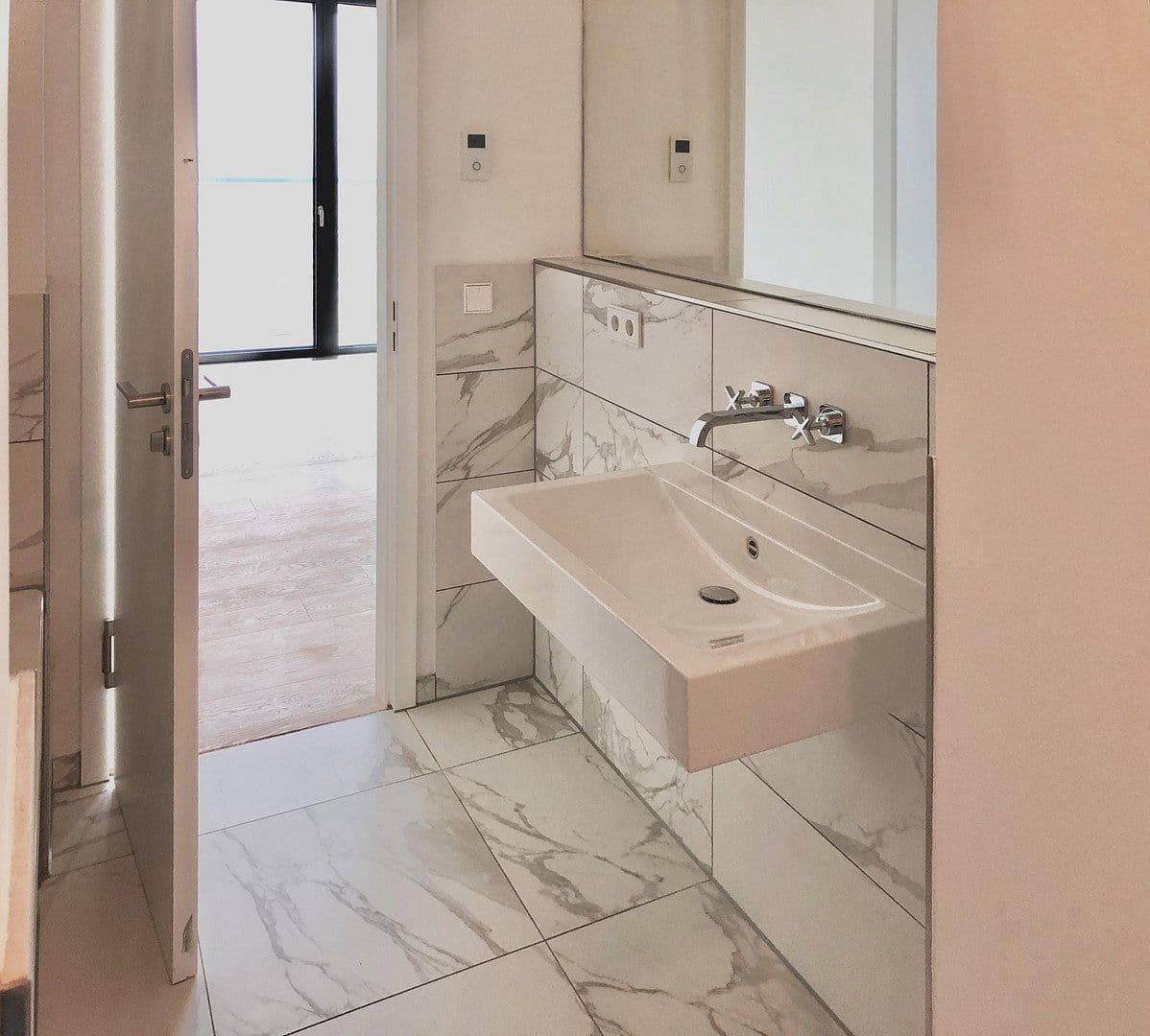 Prenájom bytu 3-izbový 82 m², Europa-Allee 2, Frankfurt am Main, Hesensko Prenájom bytu 3-izbový 82 m², Europa-Allee 2, Frankfurt am Main, Hesensko