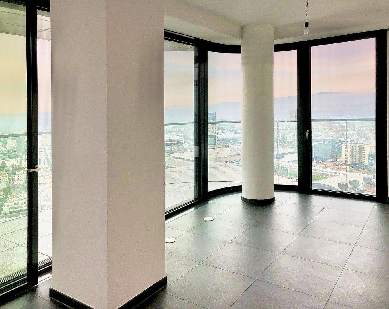 Prenájom bytu 2-izbový 61 m², Europa-Allee 2, Frankfurt am Main, Hesensko Prenájom bytu 2-izbový 61 m², Europa-Allee 2, Frankfurt am Main, Hesensko