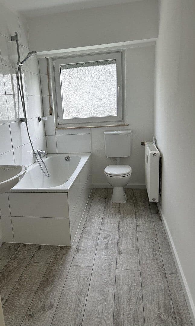 Prenájom bytu 3-izbový 68 m², Curieweg 12, Düsseldorf, Severné Porýnie - Westfálsko Prenájom bytu 3-izbový 68 m², Curieweg 12, Düsseldorf, Severné Porýnie - Westfálsko