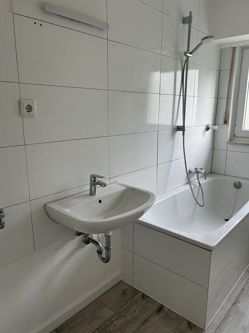 Prenájom bytu 3-izbový 68 m², Curieweg 12, Düsseldorf, Severné Porýnie - Westfálsko Prenájom bytu 3-izbový 68 m², Curieweg 12, Düsseldorf, Severné Porýnie - Westfálsko